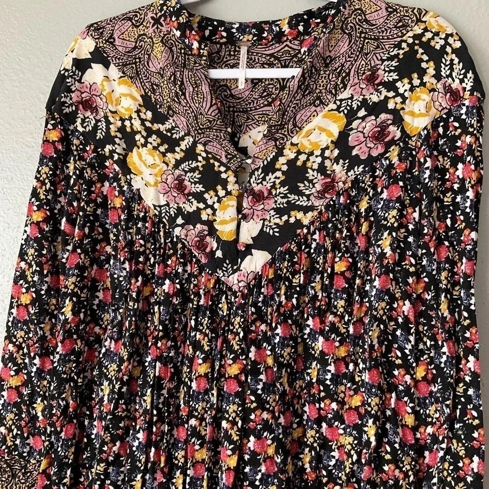 Free People Wildflower Fields Henley Top size Small T104